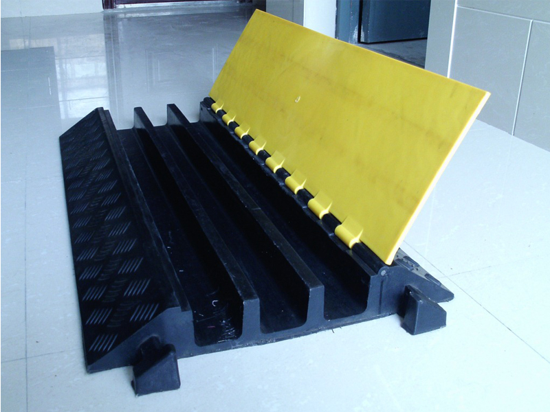 Extra Large 3 channel Rubber Cable Ramp Protector (3)
